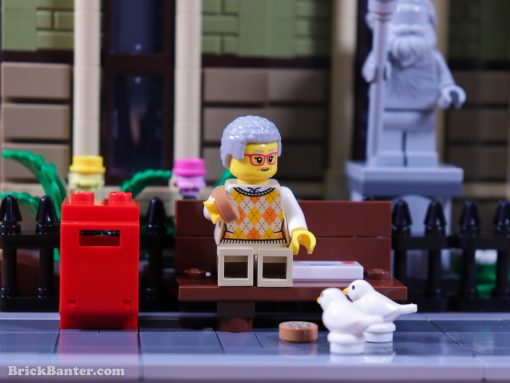 Minifigure old lady from LEGO Icons Natural History Museum 10326