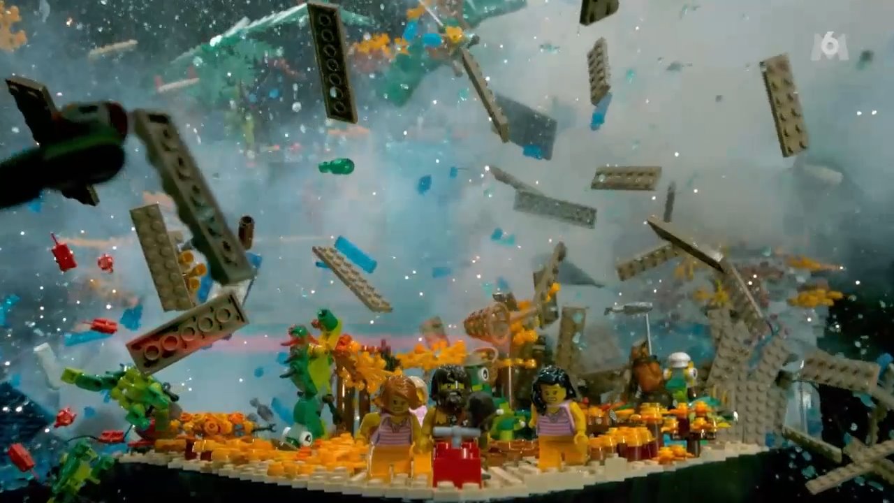 LEGO Masters France - S02E01 - Étienne and Christine - Caveman & Water - Invasion of the Raptors