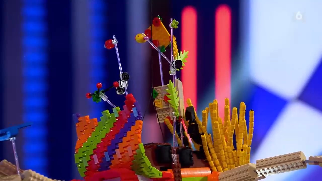 LEGO Masters France - Season 2 - Episode 1 - Étienne and Christine