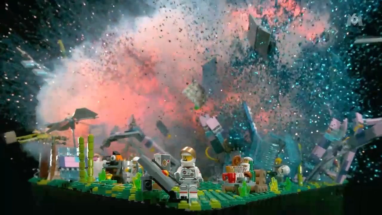 LEGO Masters France - S02E02 - Sandor and Loïc -  Astronaut & Glitter - Idiots In Space