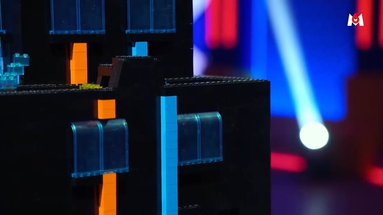 LEGO Masters France - S02E02  Part 2 - Tower Shake Challenge - Sandor and Loïc -  Tron Tower