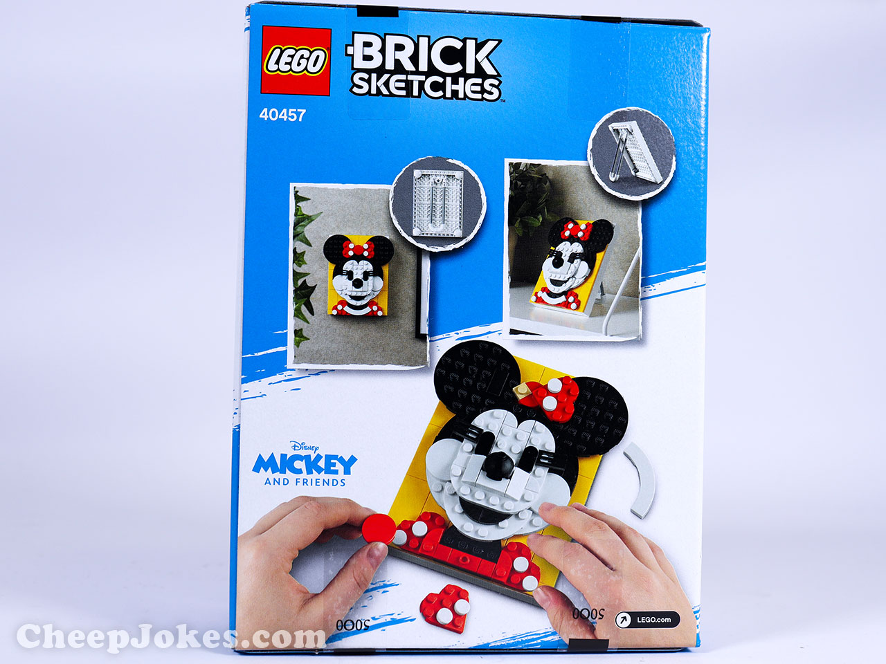LEGO Brick Sketches -Disney - Mickey & Minnie  Fans of Disney’s iconic characters can build and display their own Mickey & Minnie Mouse illustration with this LEGO® Brick Sketches™ kit. Hang it on the wall using the built-in hook – the 12x16 baseplate holds the LEGO bricks firmly in place – or stand it on a shelf. It’s a perfect gift for birthdays, holidays or other celebrations and an impressive addition to any collection of LEGO Brick Sketches character portraits.