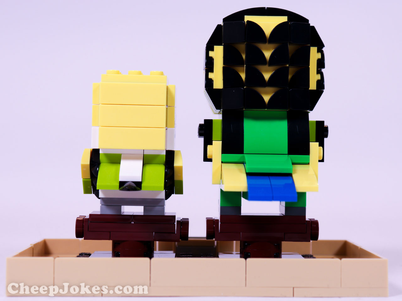 Bird fans will flock to this BrickHeadz™ Budgie (40443) build-and-display set. The budgie and chick both sit on iconic BrickHeadz stands designed to look like wooden bird perches. The stands fit into a sturdy brown base that resembles the bottom of a birdcage and comes with 2 stickers – 1 with feathers, 1 with footprints – for decorating the base. This buildable pet set is a perfect gift for all kids, BrickHeadz collectors and anyone who loves birds.