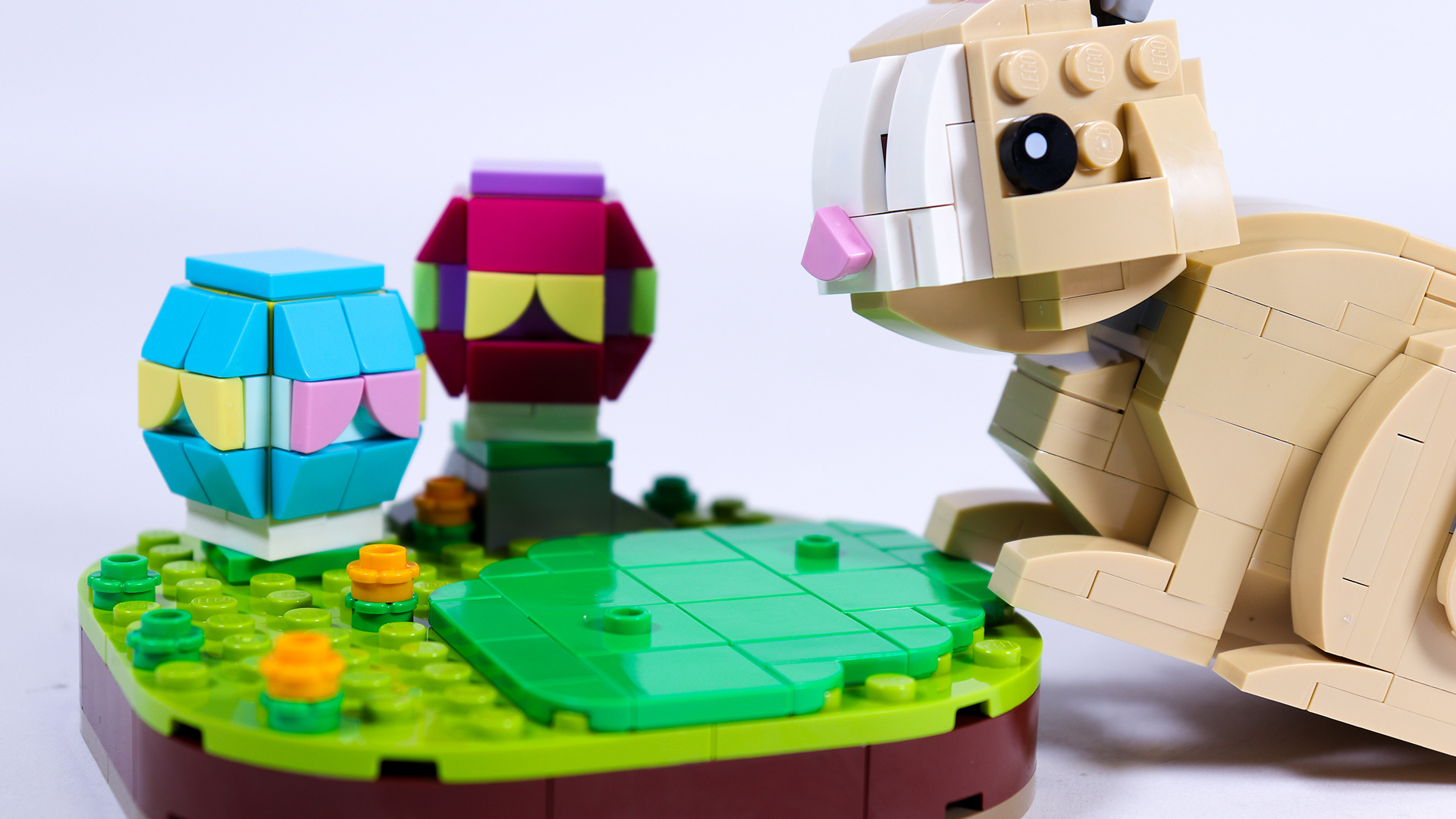 If you’re hunting for a special Easter treat, look no further. The cute LEGO® Easter Bunny (40463) has arrived! This lovable character, in a green meadow setting, comes with 2 customizable Easter eggs, posable head and ears and a hidden LEGO surprise. A fun way to wish kids, friends or family members a “Happy Easter