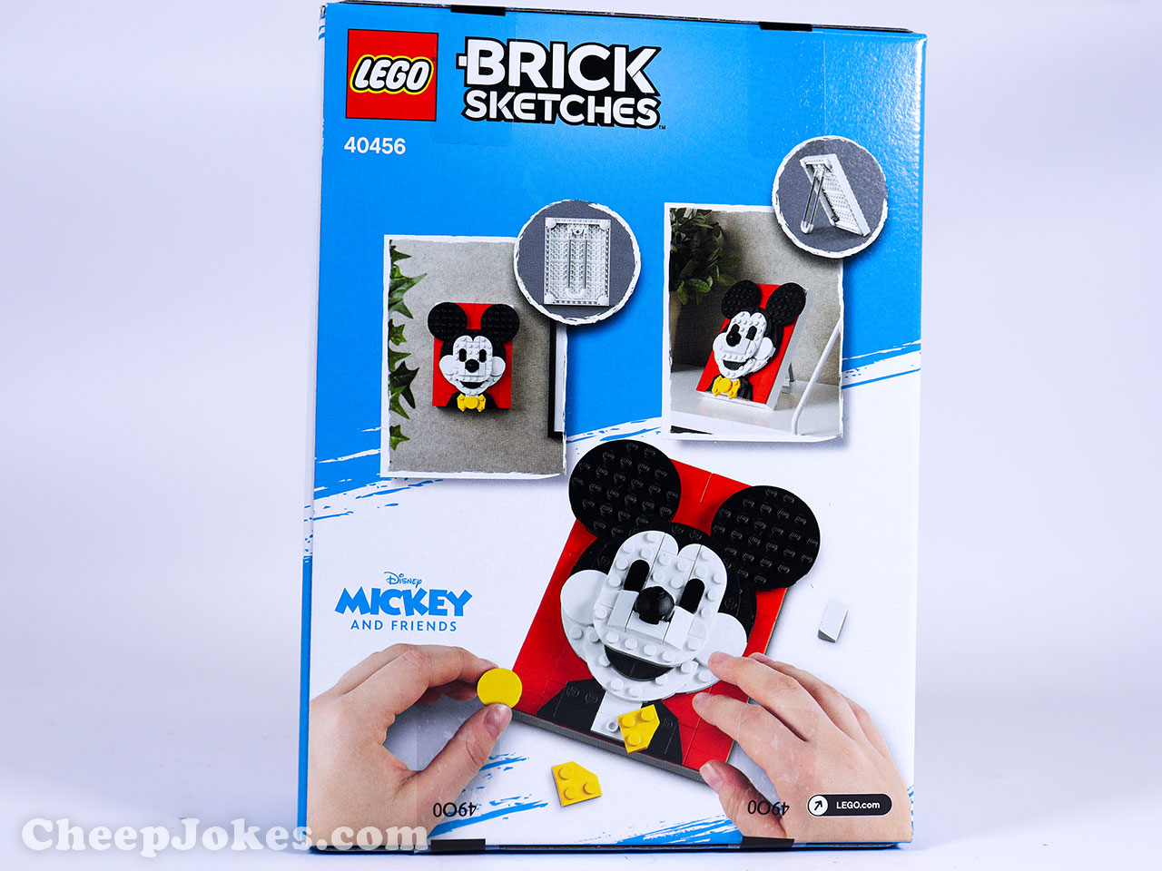 LEGO Brick Sketches -Disney - Mickey & Minnie  Fans of Disney’s iconic characters can build and display their own Mickey & Minnie Mouse illustration with this LEGO® Brick Sketches™ kit. Hang it on the wall using the built-in hook – the 12x16 baseplate holds the LEGO bricks firmly in place – or stand it on a shelf. It’s a perfect gift for birthdays, holidays or other celebrations and an impressive addition to any collection of LEGO Brick Sketches character portraits.